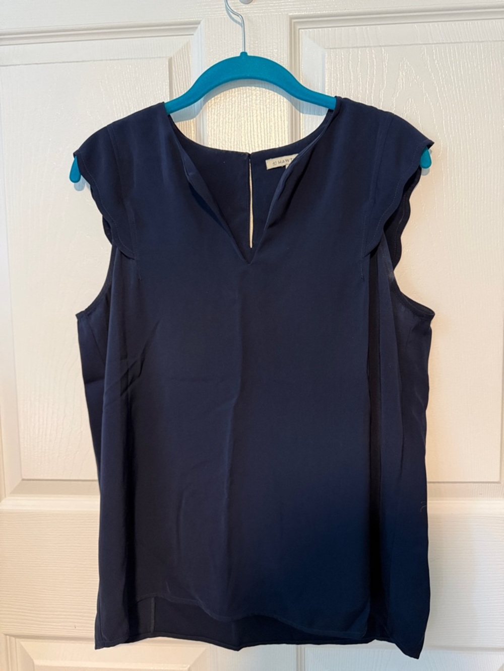 41 Hawthorn Medium Navy Cap-Sleeve V-Notch Shell Top
